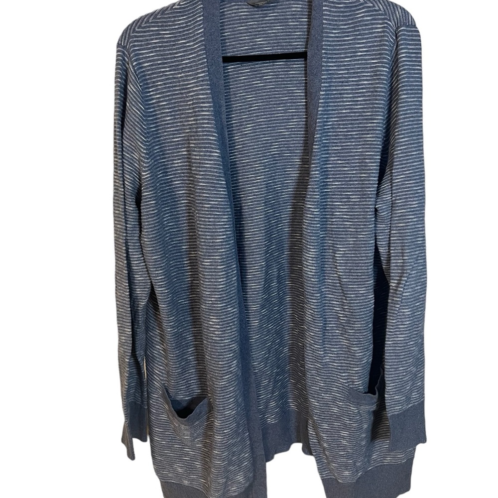 A Denver Hayes blue and white cardigan in size 2X